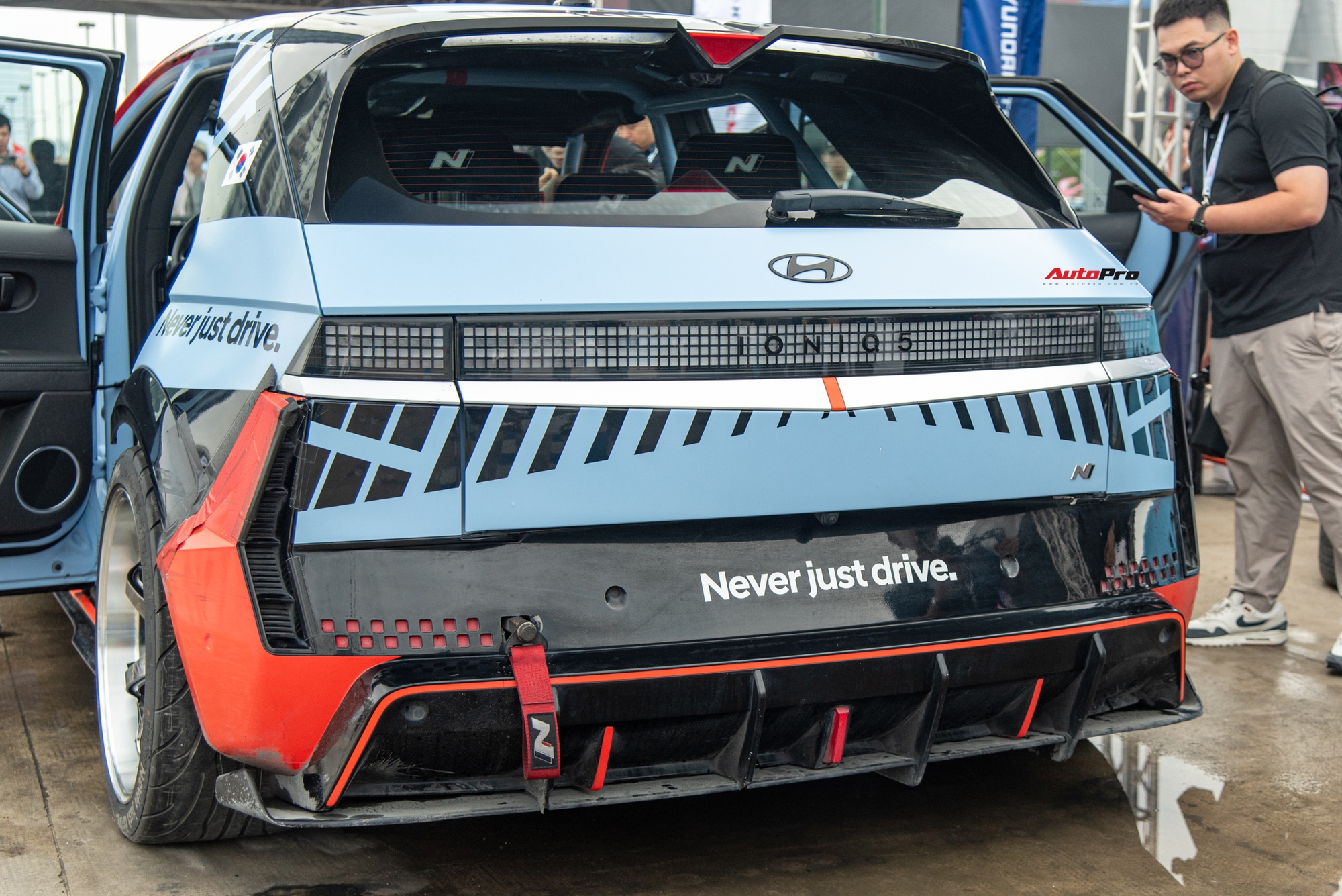 Cận cảnh Hyundai Ioniq 5 N độ drift vừa về Việt Nam: Gần 650 mã, thêm khung chống lật và phanh tay, giả lập sang số như xe xăng - Ảnh 3