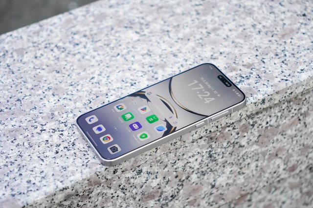 4 mẫu smartphone mới mở bán tại VN trong tháng 12: Smartphone gập mỏng nhất thế giới có làm nên chuyện? - Ảnh 2