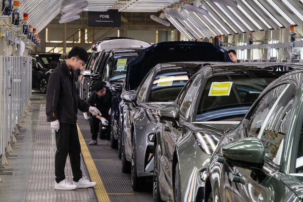 Ô tô Trung Quốc ồ ạt nhập vào Việt Nam - Ảnh 1