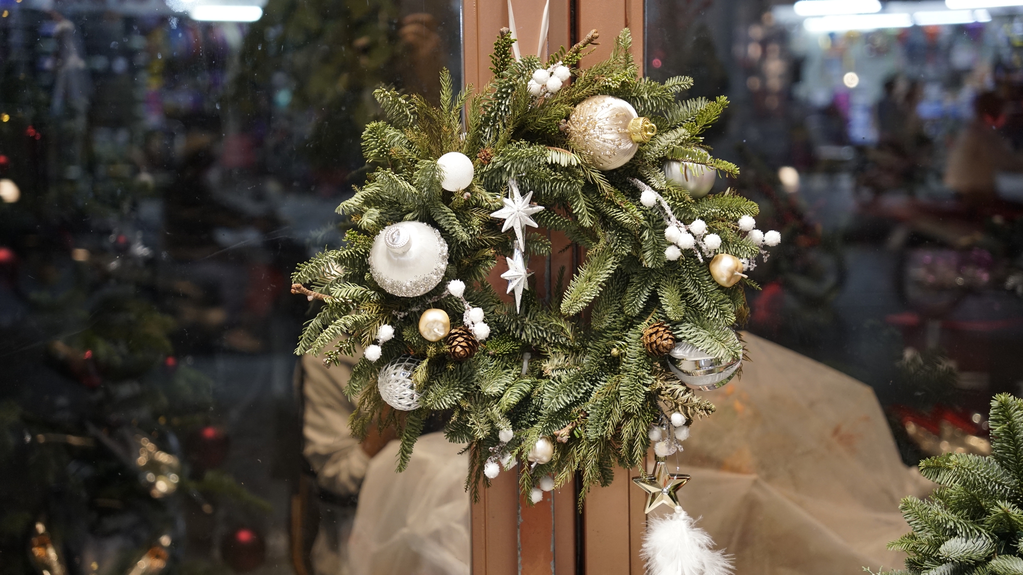 Thông tươi tiền triệu hút khách mùa Noel - Ảnh 14