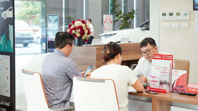 Mua xe Toyota: tài chính dư dả vẫn không trả thẳng vì lí do này - Ảnh 1