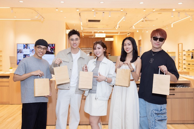 OWNDAYS khai trương tại Landmark 81: Tiên phong xu hướng kính mắt tại Việt Nam - Ảnh 2