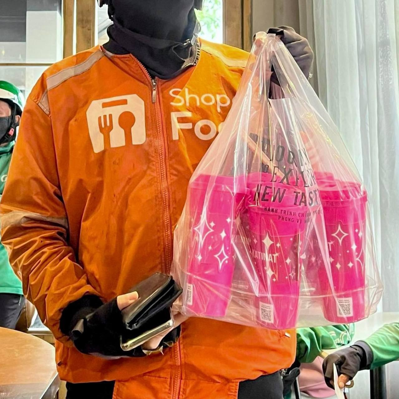 Một loạt thương hiệu ăn uống cực hot gần đây: Khách xếp hàng dài chờ mua nhưng lại gây tranh cãi? - Ảnh 13