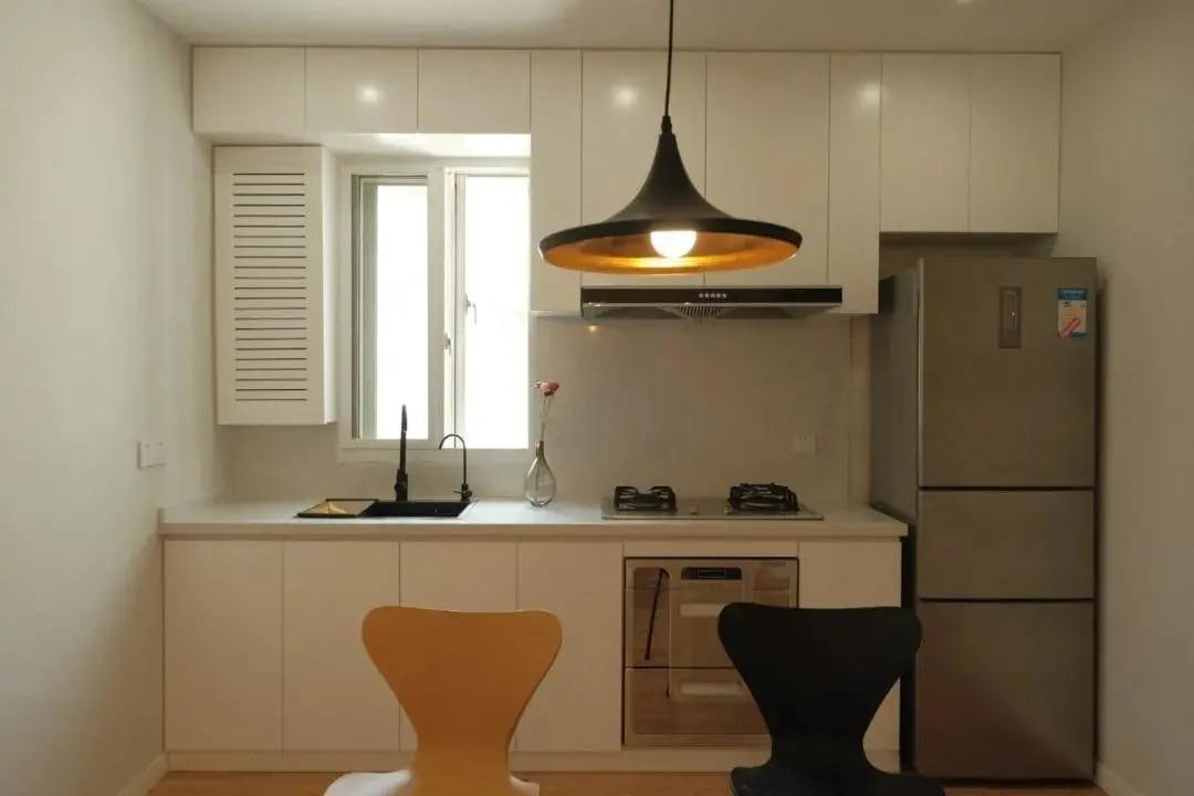 Tủ lạnh nên để ở bếp hay phòng khách: Thợ điện tiết lộ hiểu lầm nhiều gia đình vẫn đang gặp phải - Ảnh 1