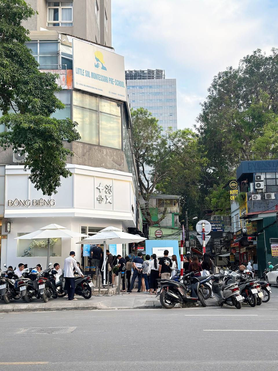 Một loạt thương hiệu ăn uống cực hot gần đây: Khách xếp hàng dài chờ mua nhưng lại gây tranh cãi? - Ảnh 1