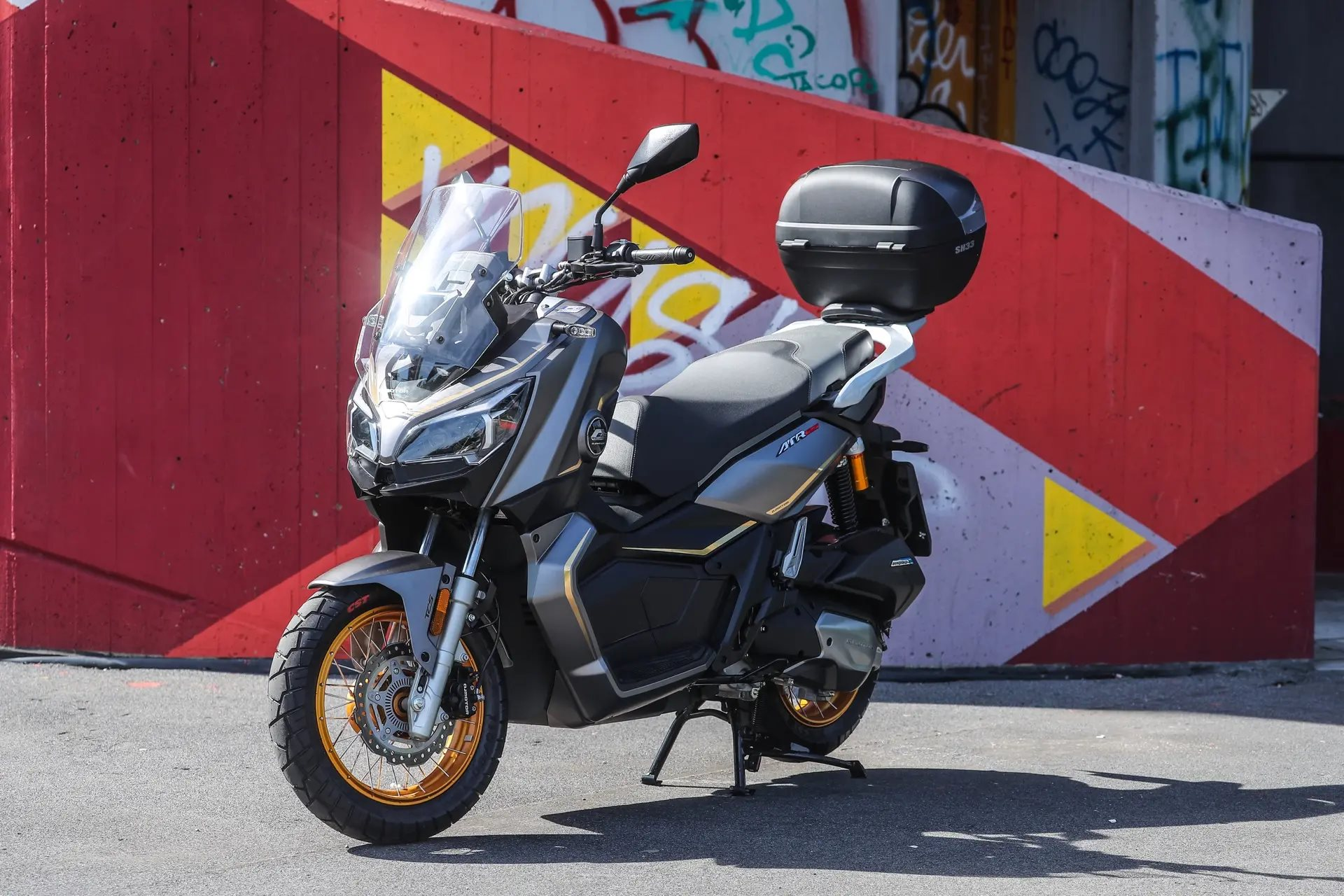 Xe ga 125cc uống 2,2 lít/100km: Có ABS 2 kênh như SH, động cơ hybrid – tiết kiệm xăng vượt trội - Ảnh 2