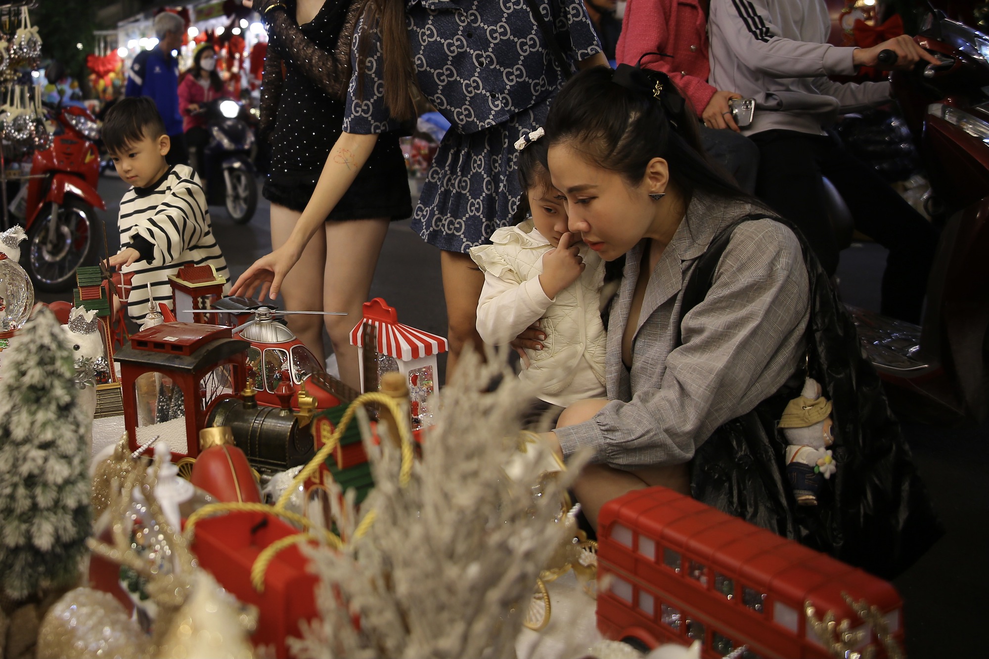 Thông tươi tiền triệu hút khách mùa Noel - Ảnh 13