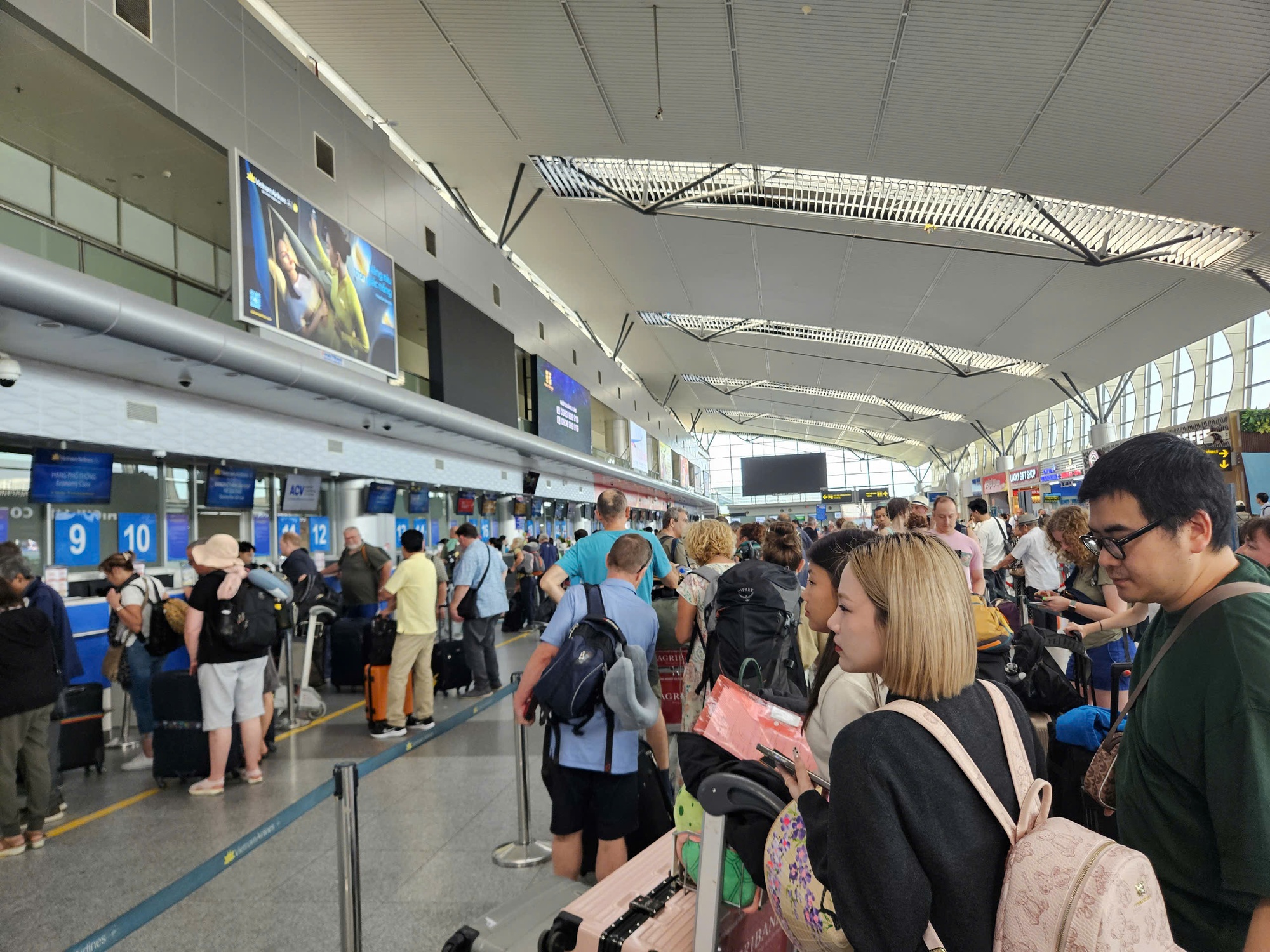 Xe đò, tàu hỏa, máy bay vào chặng đua Tết - Ảnh 2