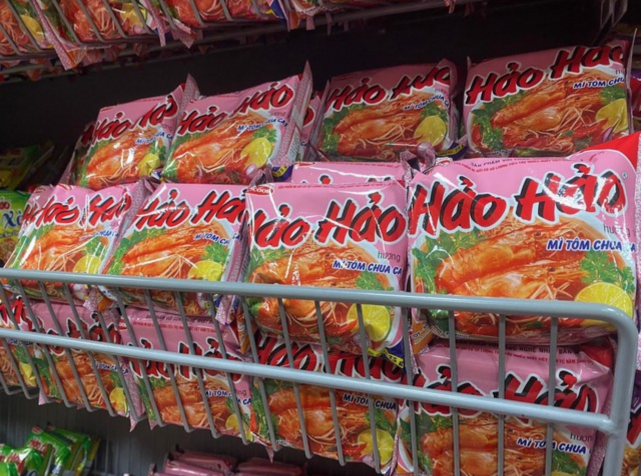 Bóc thử mì Hảo Hảo mua ở miền Nam và miền Bắc: Sự khác nhau bất ngờ mà ít ai để ý, liệu có đúng như "tin đồn"? - Ảnh 1