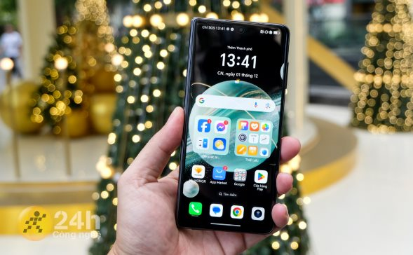 4 mẫu smartphone mới mở bán tại VN trong tháng 12: Smartphone gập mỏng nhất thế giới có làm nên chuyện? - Ảnh 1