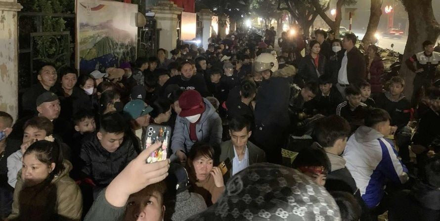 Vé trận Việt Nam Singapore chỉ 300.000 đồng đã "bay lên nóc" sau bàn thắng của Xuân Son và Tiến Linh - Ảnh 1