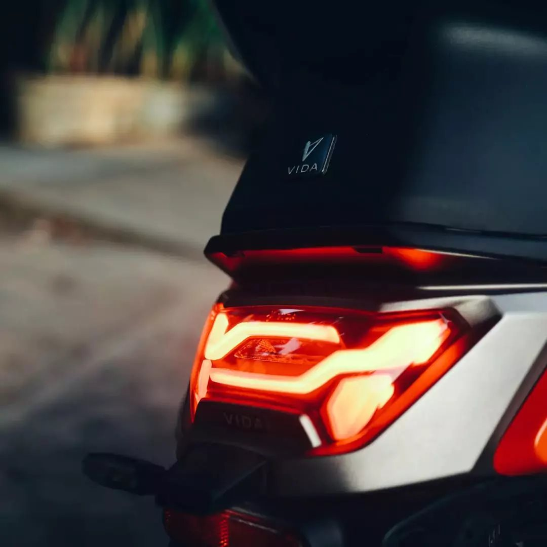 Xe ga kiểu dáng lạ giá từ 26 triệu đồng - Ảnh 1