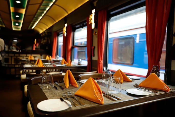 Có gì bên trong đoàn tàu xịn nhất Việt Nam, giá vé gần 200 triệu đồng? - Ảnh 7