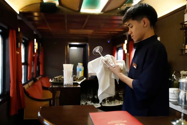 Có gì bên trong đoàn tàu xịn nhất Việt Nam, giá vé gần 200 triệu đồng? - Ảnh 6