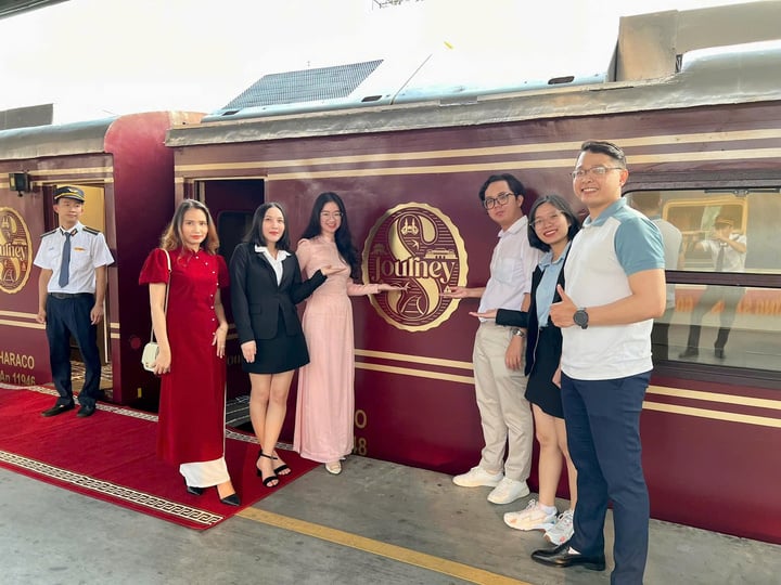 Có gì bên trong đoàn tàu xịn nhất Việt Nam, giá vé gần 200 triệu đồng? - Ảnh 2