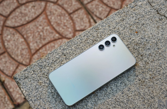 Giảm gần nửa giá sau 1 năm, điện thoại Samsung trở thành lựa chọn đáng chú ý trong tầm giá 6 triệu - Ảnh 3