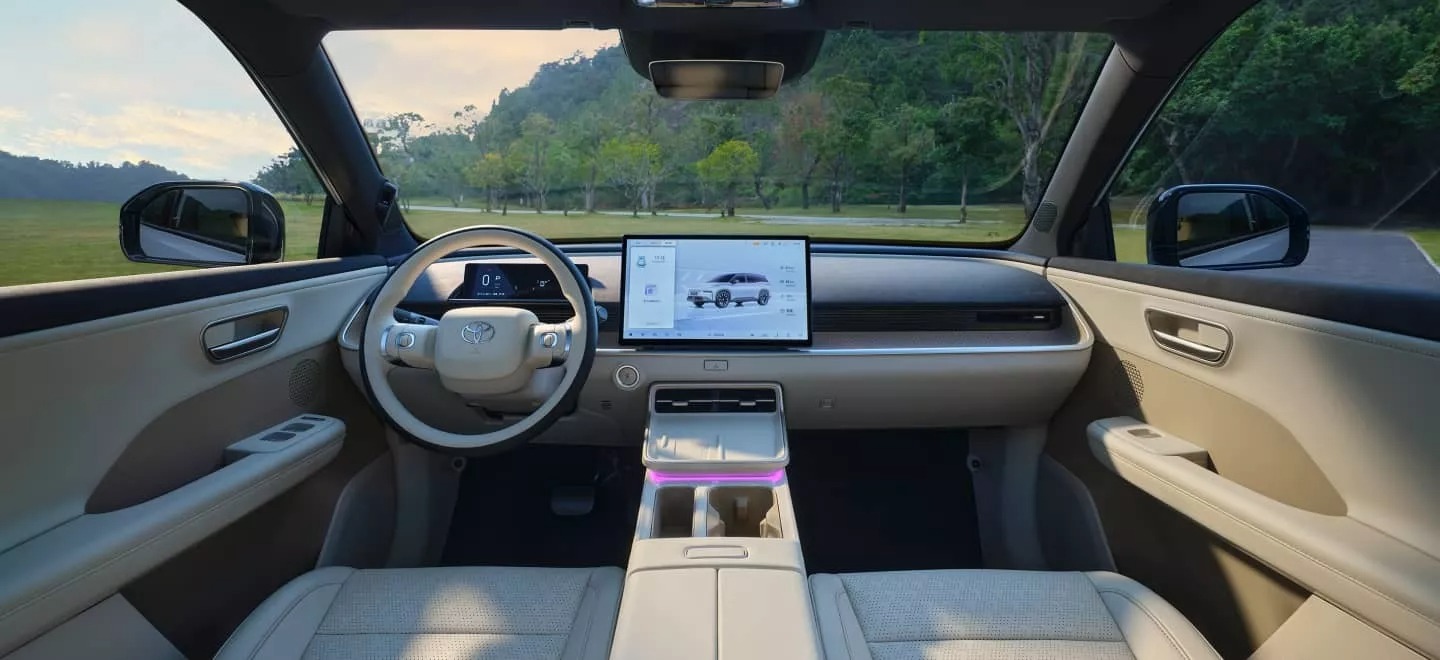 Toyota bZ3X ra mắt: Giá quy đổi chỉ từ 350 triệu đồng, chạy tới 620km/sạc, màn gần 15inch, camera, cảm biến 'dát' đầy quanh xe - Ảnh 2