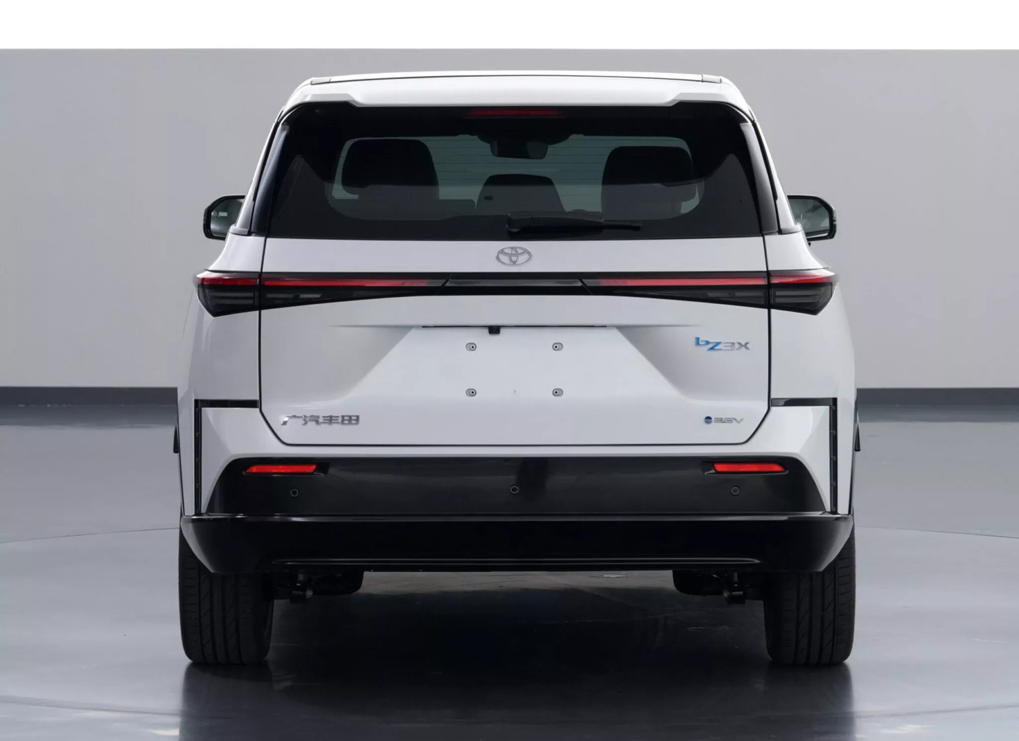 Toyota bZ3X ra mắt: Giá quy đổi chỉ từ 350 triệu đồng, chạy tới 620km/sạc, màn gần 15inch, camera, cảm biến 'dát' đầy quanh xe - Ảnh 7