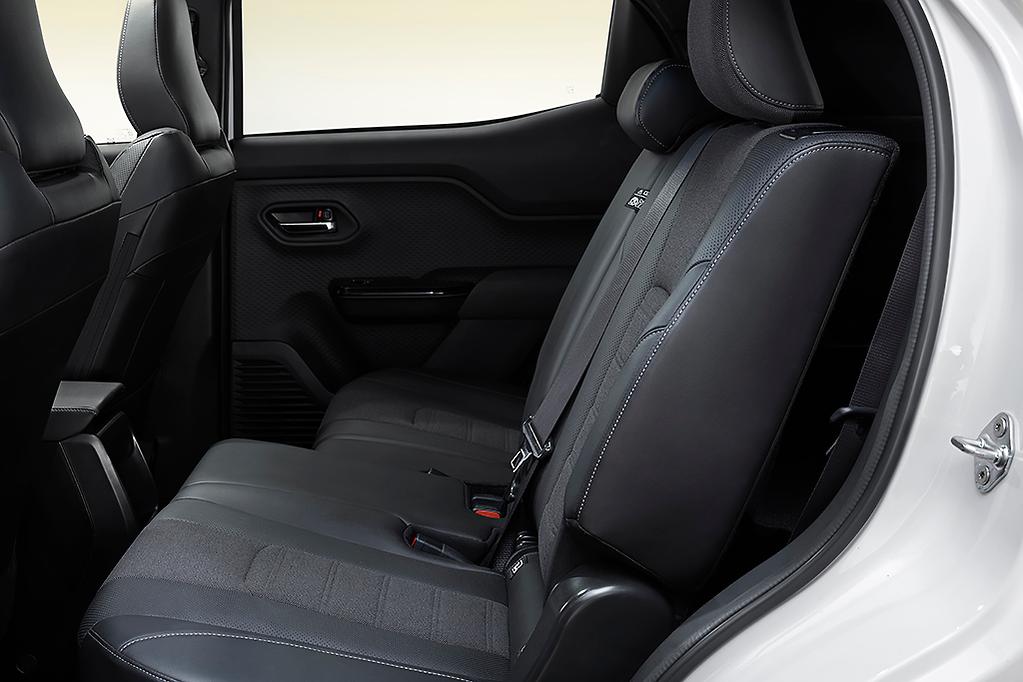 Toyota ra mắt tân binh SUV điện mới: chung hạng Mitsubishi Xforce, ngoại hình như song sinh với Suzuki - Ảnh 5