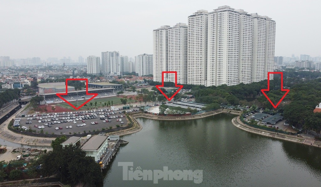 Ô tô tràn ra đường khi bãi ‘khủng’ tại Linh Đàm đóng cửa - Ảnh 9