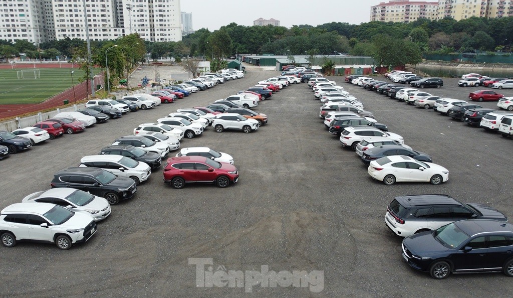 Ô tô tràn ra đường khi bãi ‘khủng’ tại Linh Đàm đóng cửa - Ảnh 10