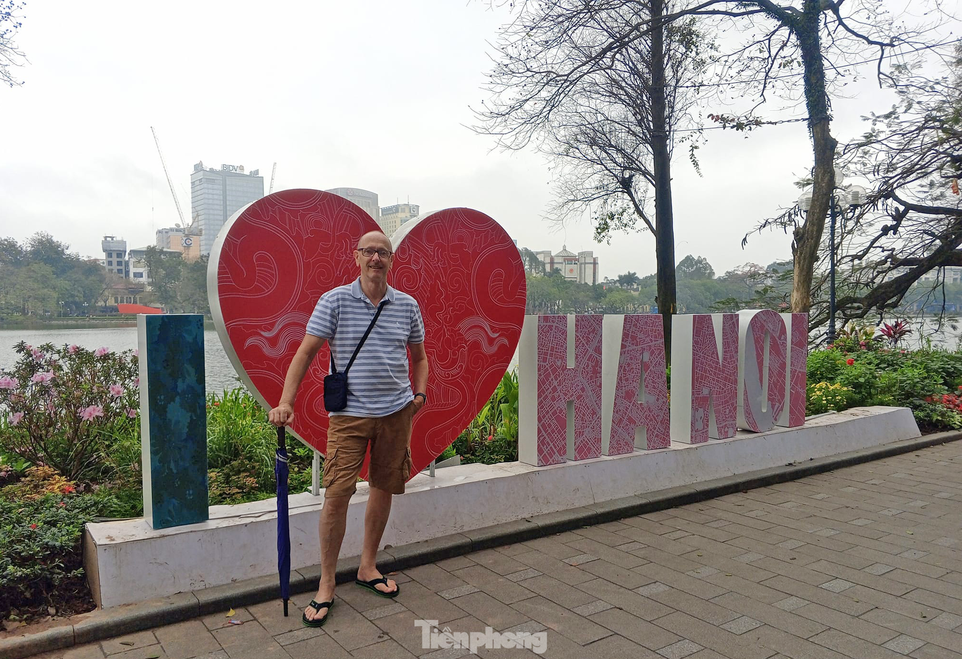 Khách Tây xếp hàng từ sáng đến tối để được ăn món chỉ có ở Việt Nam - Ảnh 5