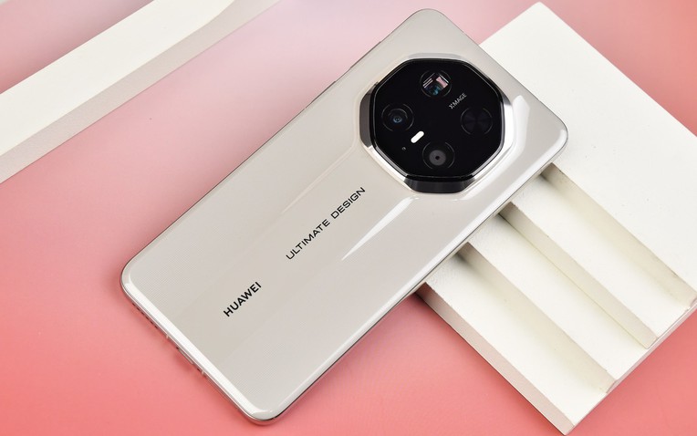 Ảnh thực tế điện thoại giá 42 triệu đồng nhưng hiệu năng chỉ bằng một nửa điện thoại 12 triệu đồng - Ảnh 1