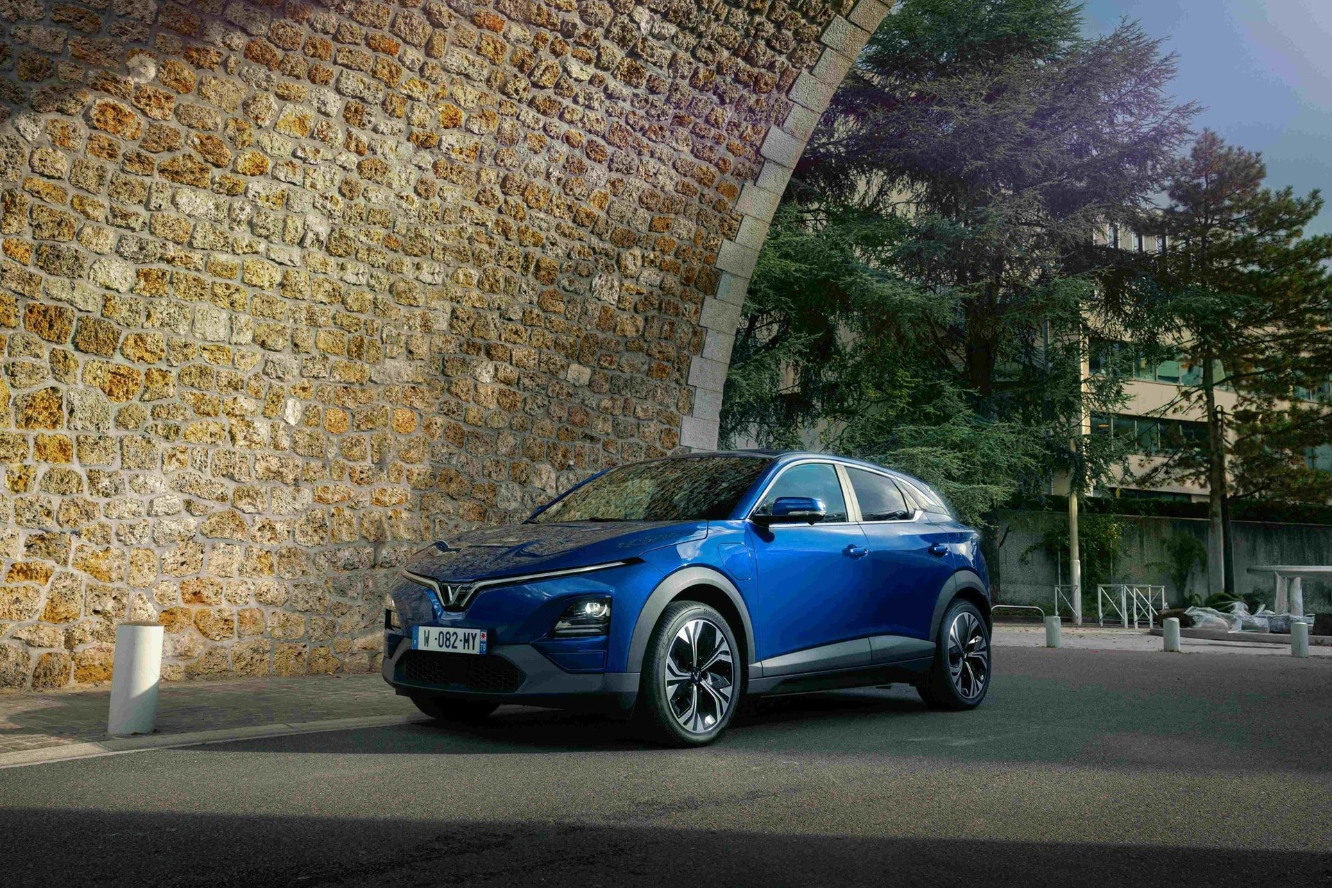 Sau VF 8, VinFast tiếp tục mang VF 6 đến châu Âu, giá thấp nhất hơn 900 triệu đồng - Ảnh 1