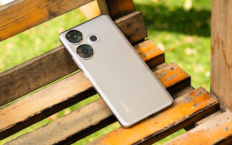 Smartphone "ngon-bổ-rẻ" tiếp theo của Xiaomi rò rỉ với chip Snapdragon 8s Elite và Dimensity 8400-Ultra, pin 6.550mAh, có cả bản quốc tế - Ảnh 1