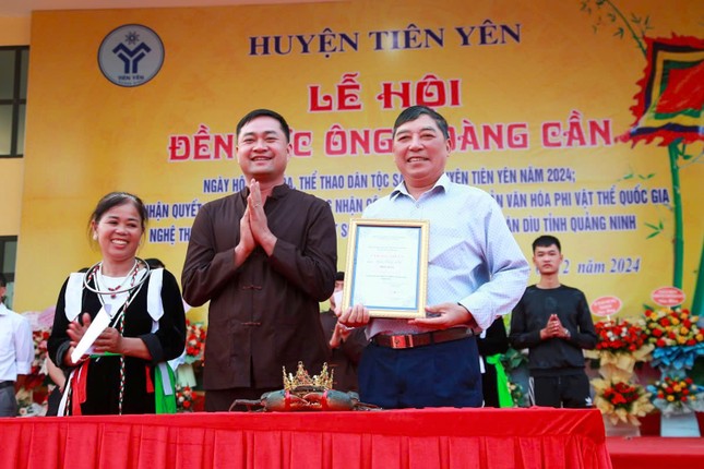 Độc lạ đệ nhất cua biển được trao vương miện như hoa hậu - Ảnh 8