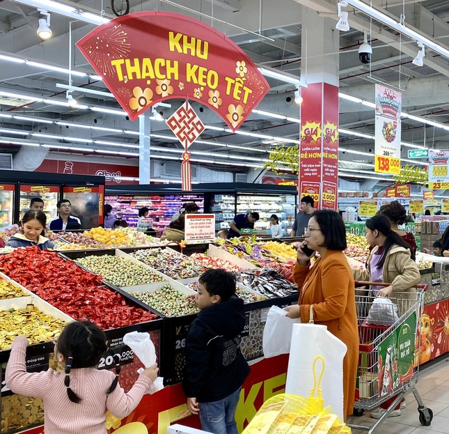 Hàng hóa rục rịch tăng giá trước Tết - Ảnh 1