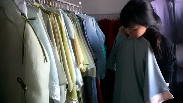 Cửa hàng cho thuê áo dài Tết hoạt động hết công suất - Ảnh 4