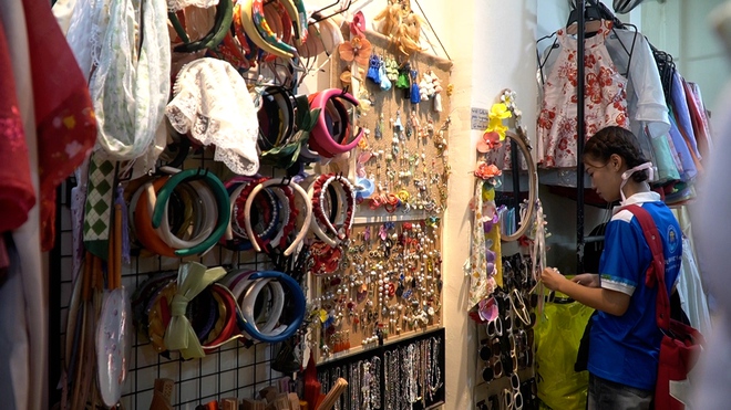 Cửa hàng cho thuê áo dài Tết hoạt động hết công suất - Ảnh 6