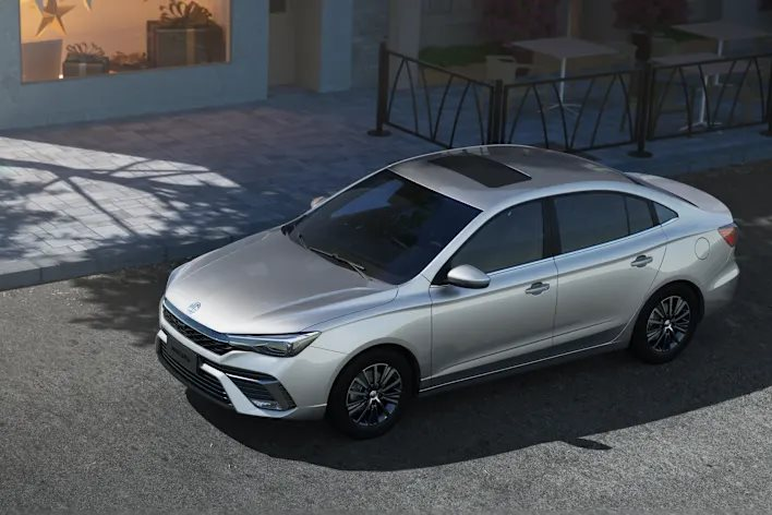 Sedan hạng C rẻ nhất thị trường Việt bất ngờ giảm đậm còn 488 triệu đồng - rẻ hơn Hyundai Accent và Honda City - Ảnh 1