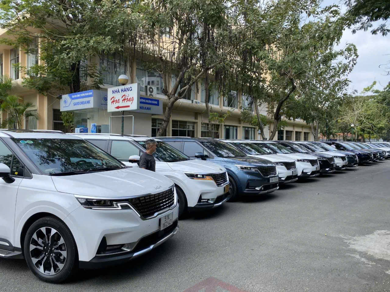 Mức phạt vi phạm tăng, thuê xe tự lái cũng sợ - Ảnh 1