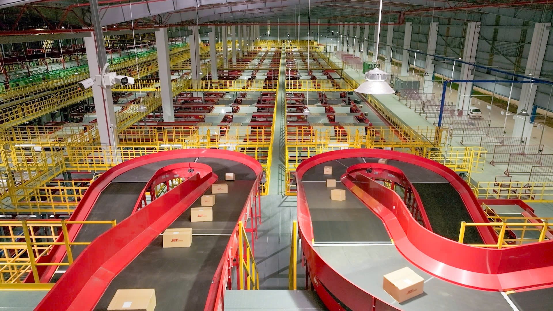 J&T Express khai trương trung tâm trung chuyển lớn nhất miền Bắc: quy mô 38.000 m2, 23 cổng hàng vào, 150 cổng hàng ra, xử lý 99.000 đơn/giờ - Ảnh 1