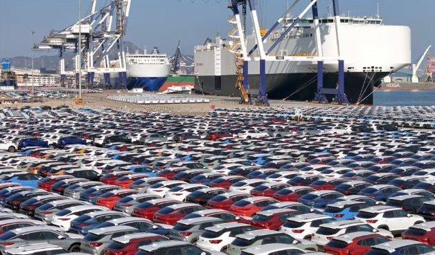 Không chỉ kiếm đậm nhờ doanh số xe điện tăng vọt, ít người biết Trung Quốc còn thu đậm bán xe cũ đến quốc gia này - Ảnh 1