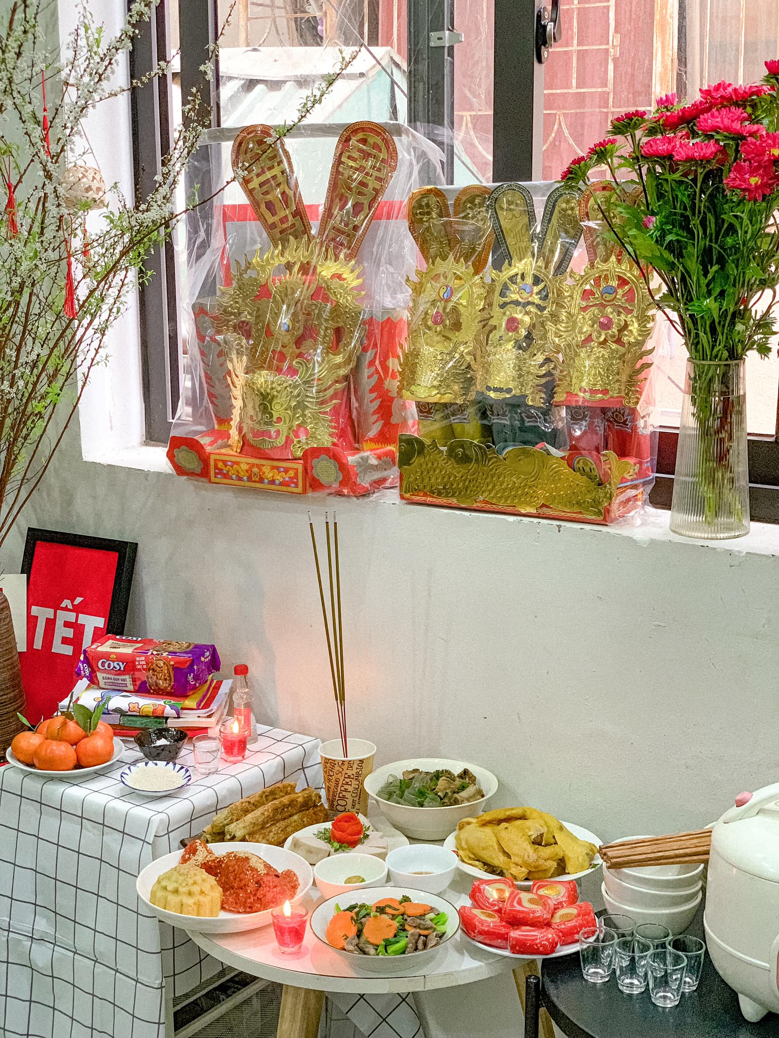 "Đại hội" khoe mâm cúng ông Công ông Táo tràn ngập MXH, có nhà làm cả món hot trend TikTok - Ảnh 7