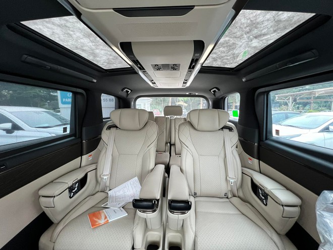 Xe Toyota nhập khẩu tăng giá: Alphard tăng tới 149 triệu, Innova Cross không còn rẻ hơn Custin, Corolla Cross sơn đỏ thành màu đặc biệt - Ảnh 3