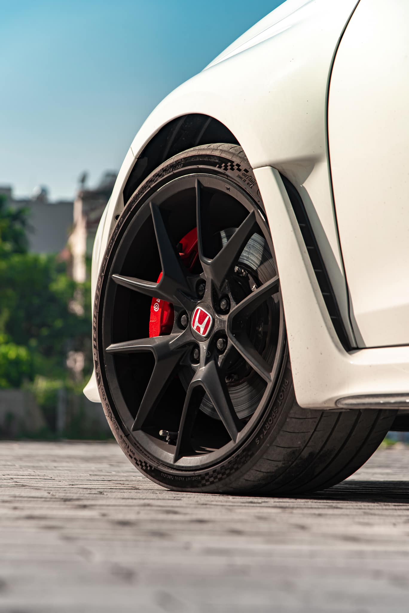 Honda Civic Type R tăng giá 600 triệu tại Việt Nam: Giá mới gần 3 tỷ đồng, đắt hơn cả Mercedes-AMG C 43 - Ảnh 3