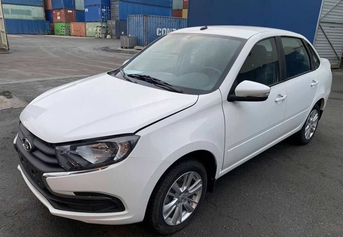 Huyền thoại xe Nga giá 196 triệu đồng về Việt Nam: Là "gà đẻ trứng vàng" tại quê nhà - Ảnh 1