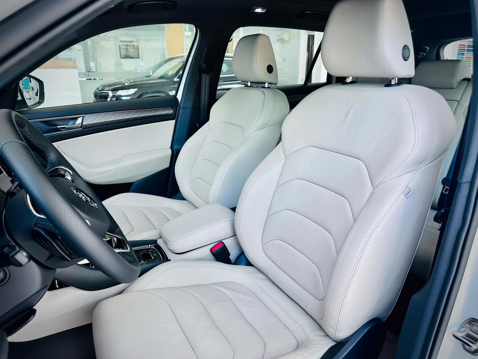 Xe Skoda giảm giá 200 triệu tại đại lý: Karoq còn 799 triệu rẻ hơn Corolla Cross, Kodiaq lần đầu dưới 1 tỷ cạnh tranh CX-8 - Ảnh 9