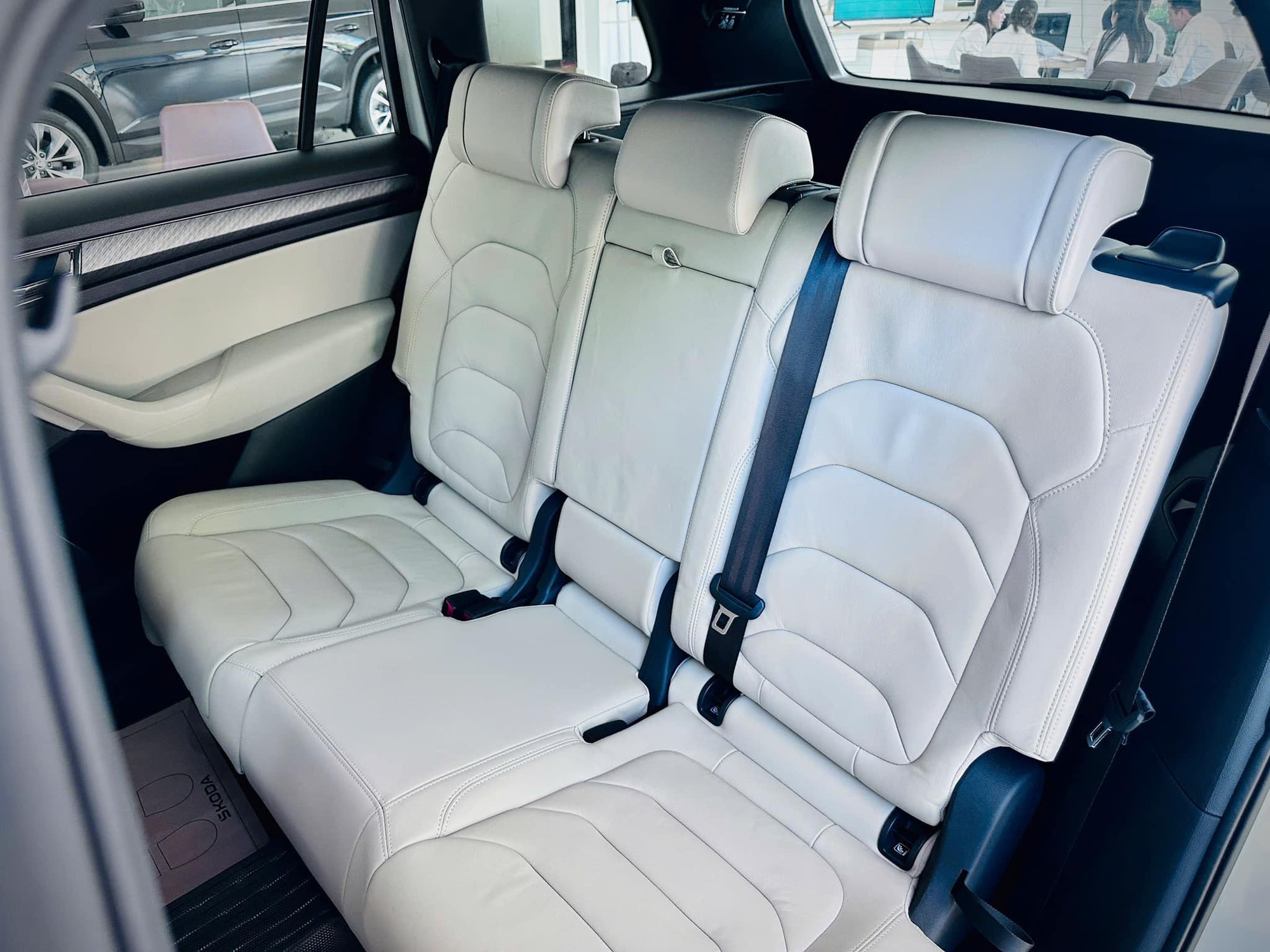 Xe Skoda giảm giá 200 triệu tại đại lý: Karoq còn 799 triệu rẻ hơn Corolla Cross, Kodiaq lần đầu dưới 1 tỷ cạnh tranh CX-8 - Ảnh 10