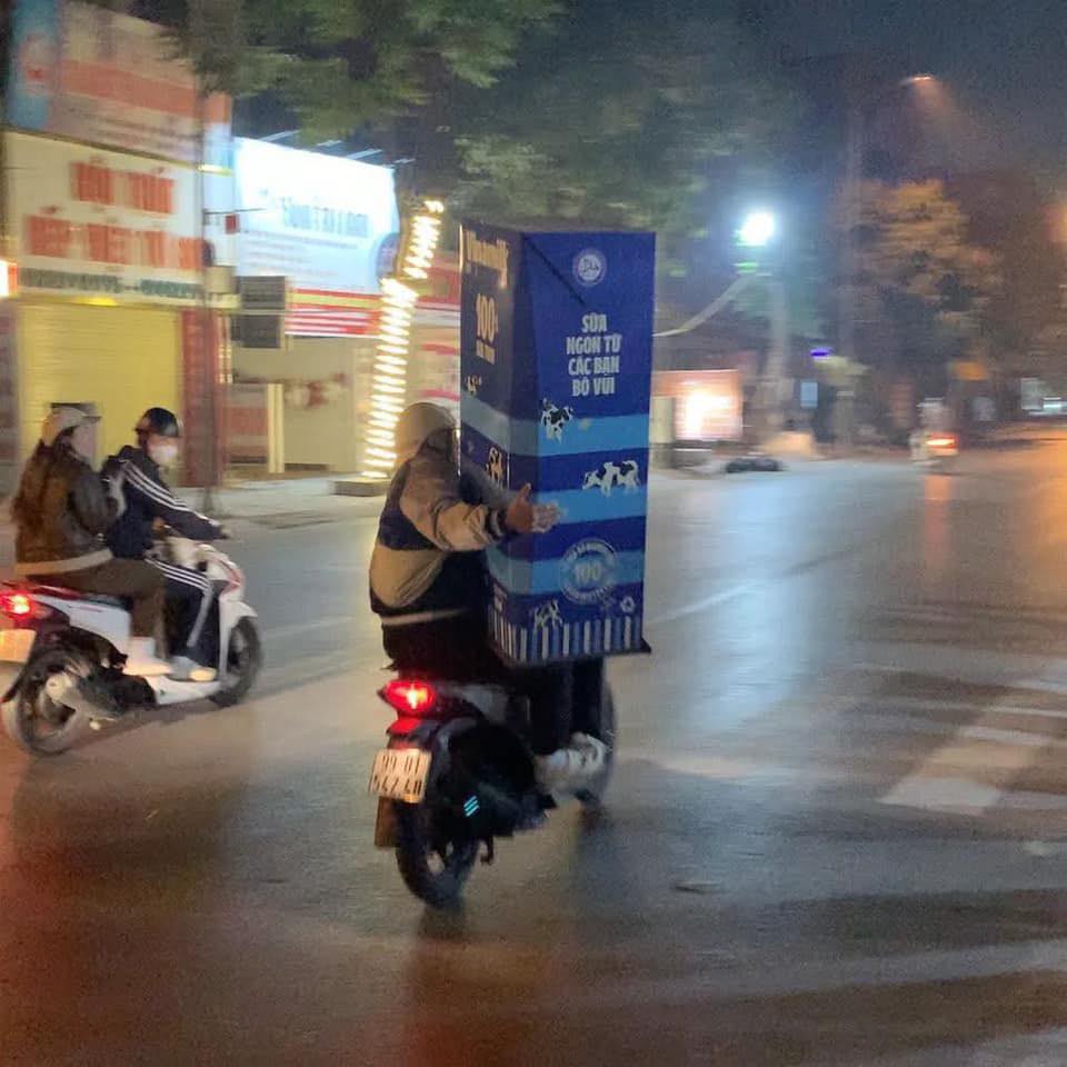 1001 kiểu đi "bão" của người hâm mộ bóng đá Việt Nam: Độc lạ có 1-0-2, xem tới đâu cười chảy nước mắt tới đó - Ảnh 2