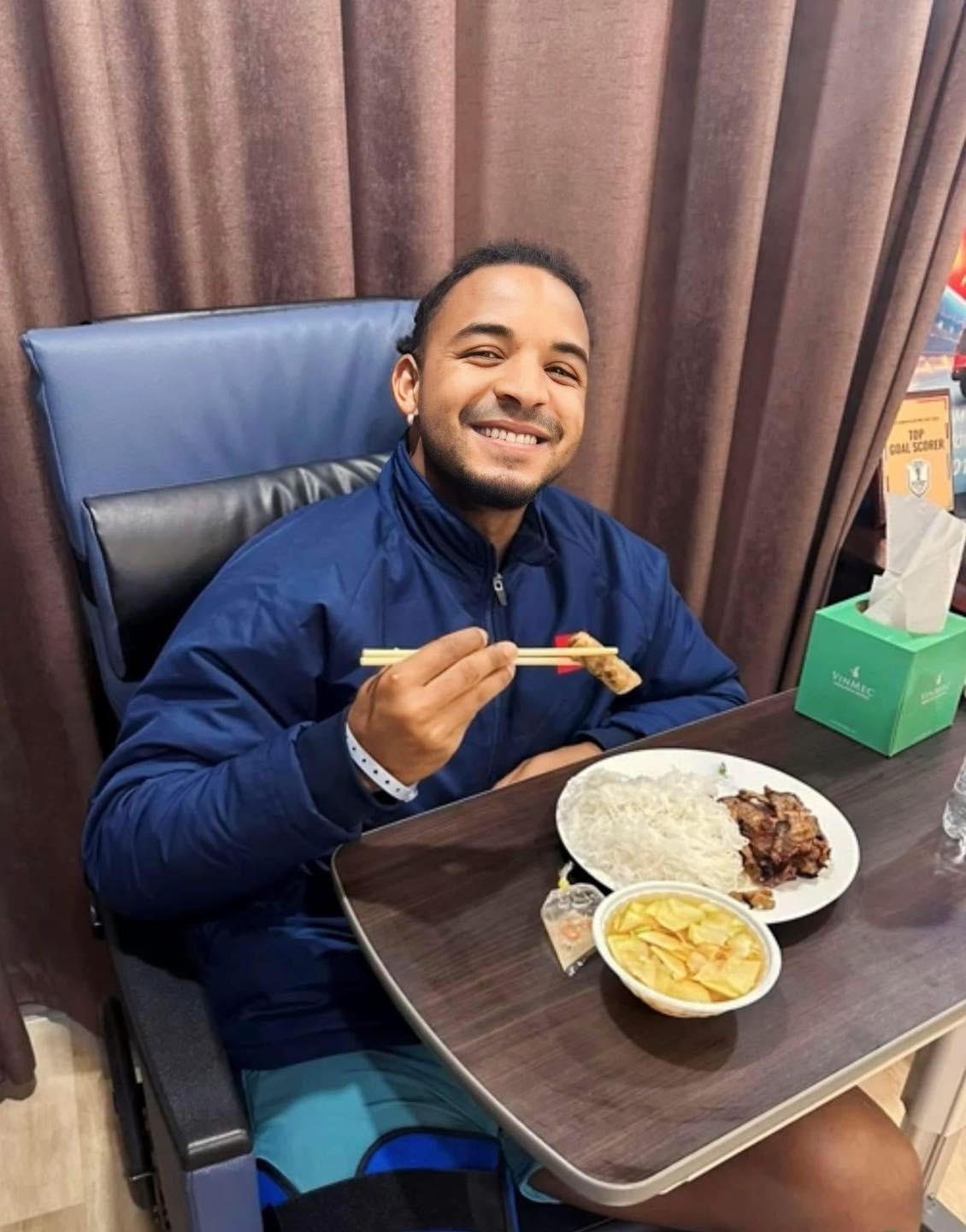 Sau chuối chiên, Xuân Son lại mê tít một món ăn “quốc dân” của Việt Nam, vừa xuất hiện đã viral khắp MXH - Ảnh 1