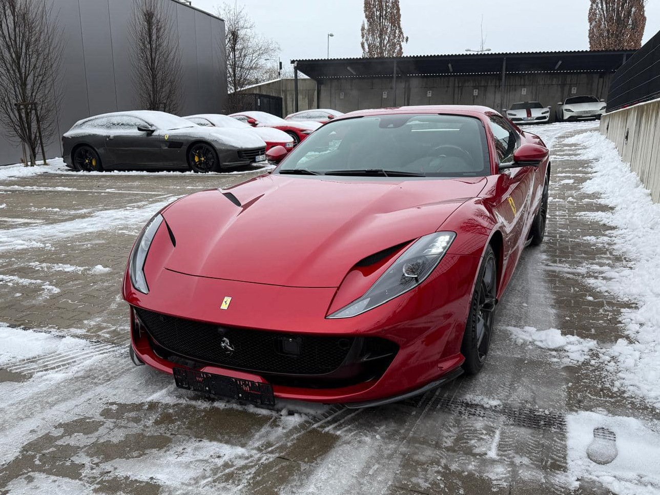 Bộ 3 siêu xe, xe siêu sang dễ về Việt Nam sau Tết: Tổng giá trị có thể đến trăm tỷ, có chiếc gắn logo hơn 350 triệu đồng - Ảnh 4