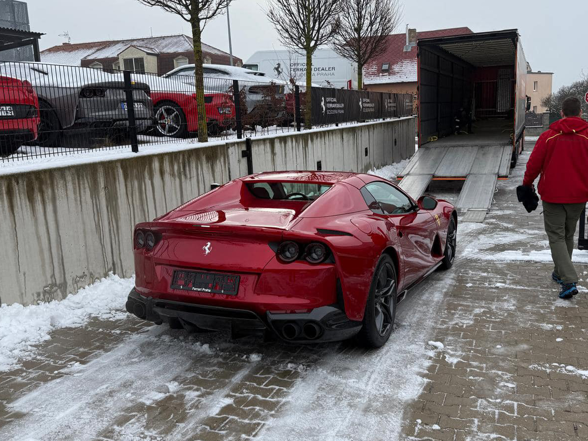 Bộ 3 siêu xe, xe siêu sang dễ về Việt Nam sau Tết: Tổng giá trị có thể đến trăm tỷ, có chiếc gắn logo hơn 350 triệu đồng - Ảnh 5