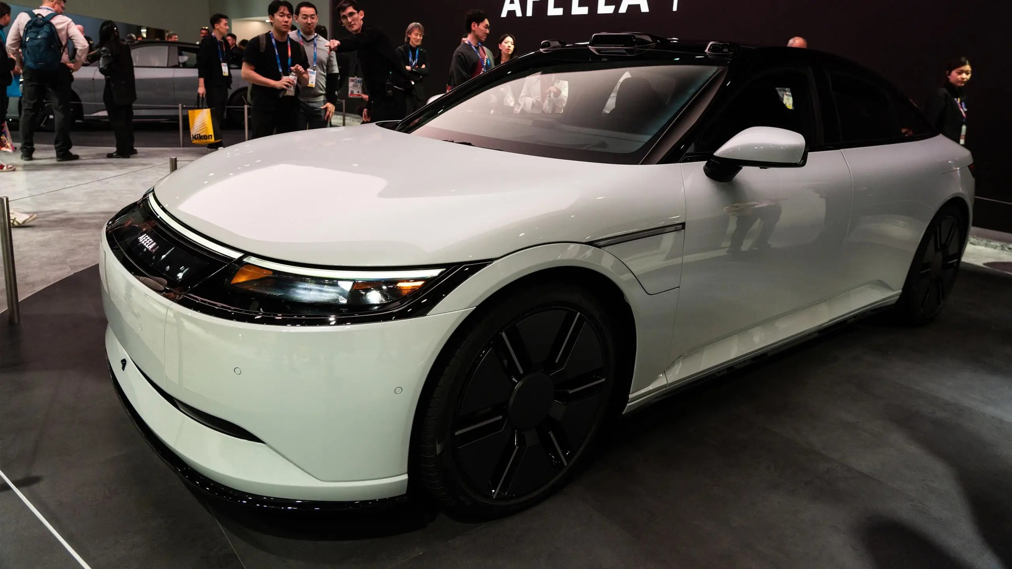 Xe điện giá 2,2 tỷ đồng của Sony bị ví như PS4 ra mắt trong thời đại PS5: Công nghệ lỗi thời hay chiến lược sai lầm? - Ảnh 1