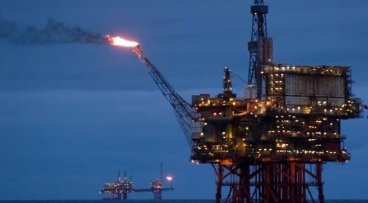 Mỹ trừng phạt Nga và Iran, một ông lớn dầu mỏ hưởng lợi lớn: Giành trọn thị phần tại châu Á, giá bán dầu ngày một đắt đỏ - Ảnh 1