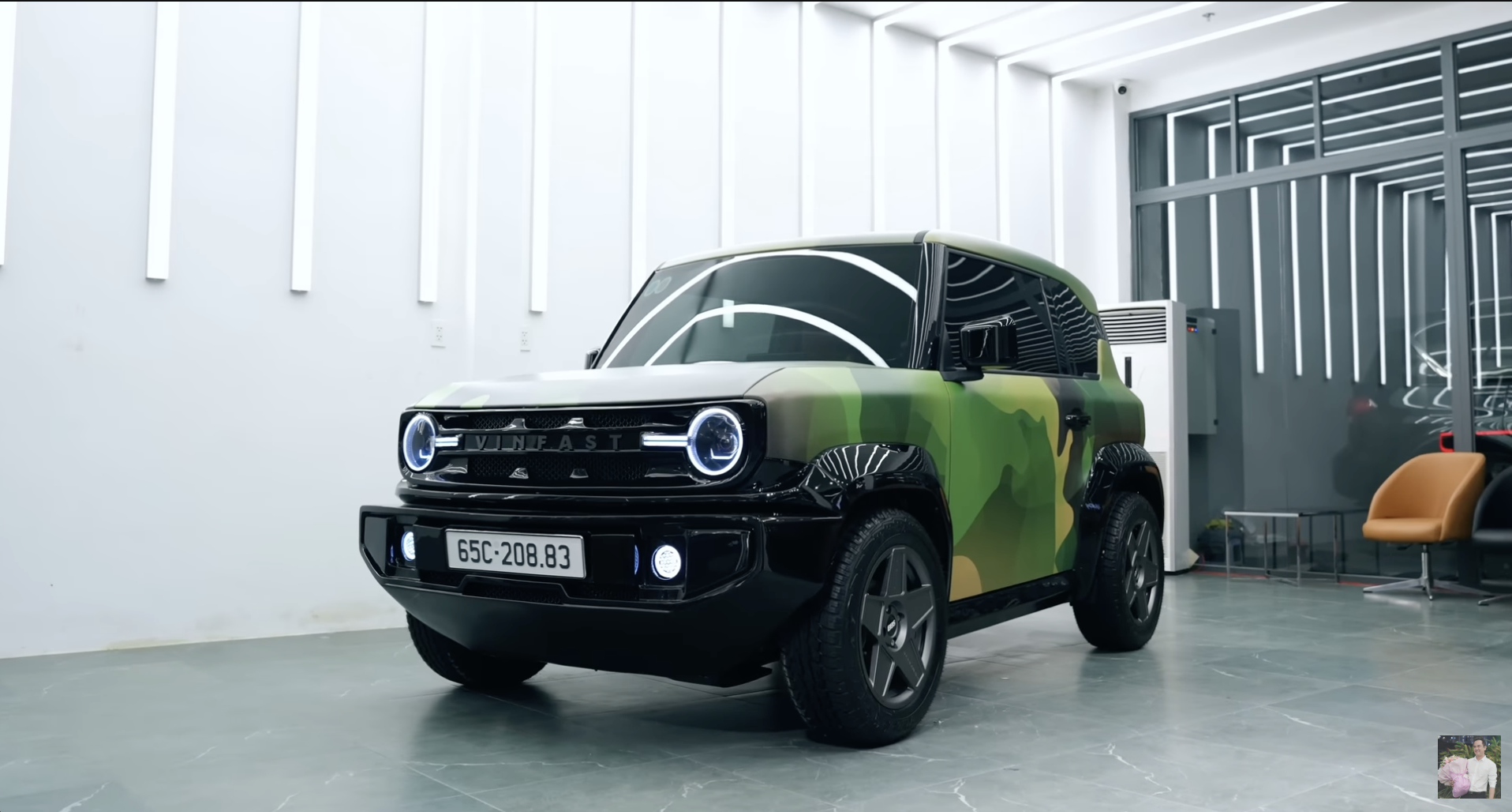 Cận cảnh VinFast VF 3 độ phong cách quân đội: Cản trước giống G 63, vô-lăng lấy cảm hứng từ phi thuyền, mặt ca-lăng và bộ mâm là hàng độc bản - Ảnh 2
